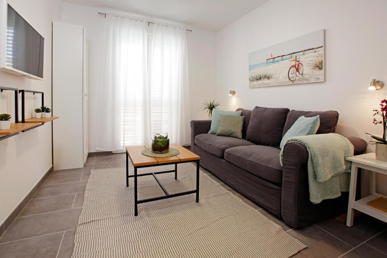 Santa Cruz Apartments Supetar Exterior photo